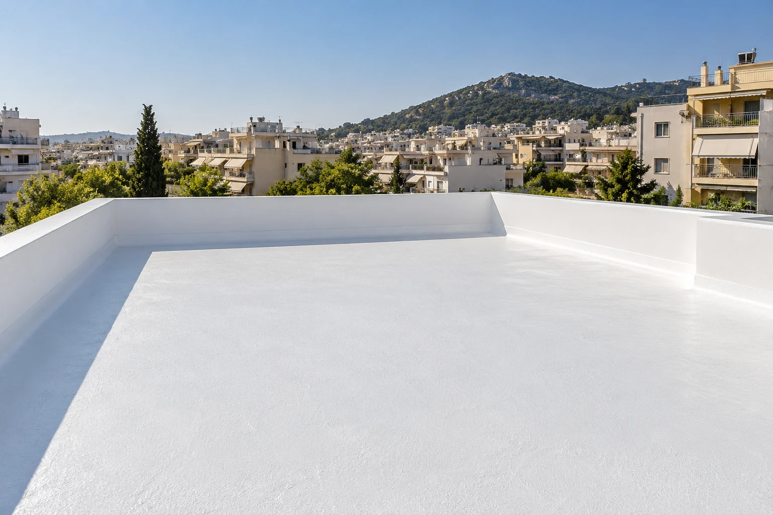 Ενδεικτική απεικόνιση λευκής επαλειφόμενης στεγάνωσης σε δώμα